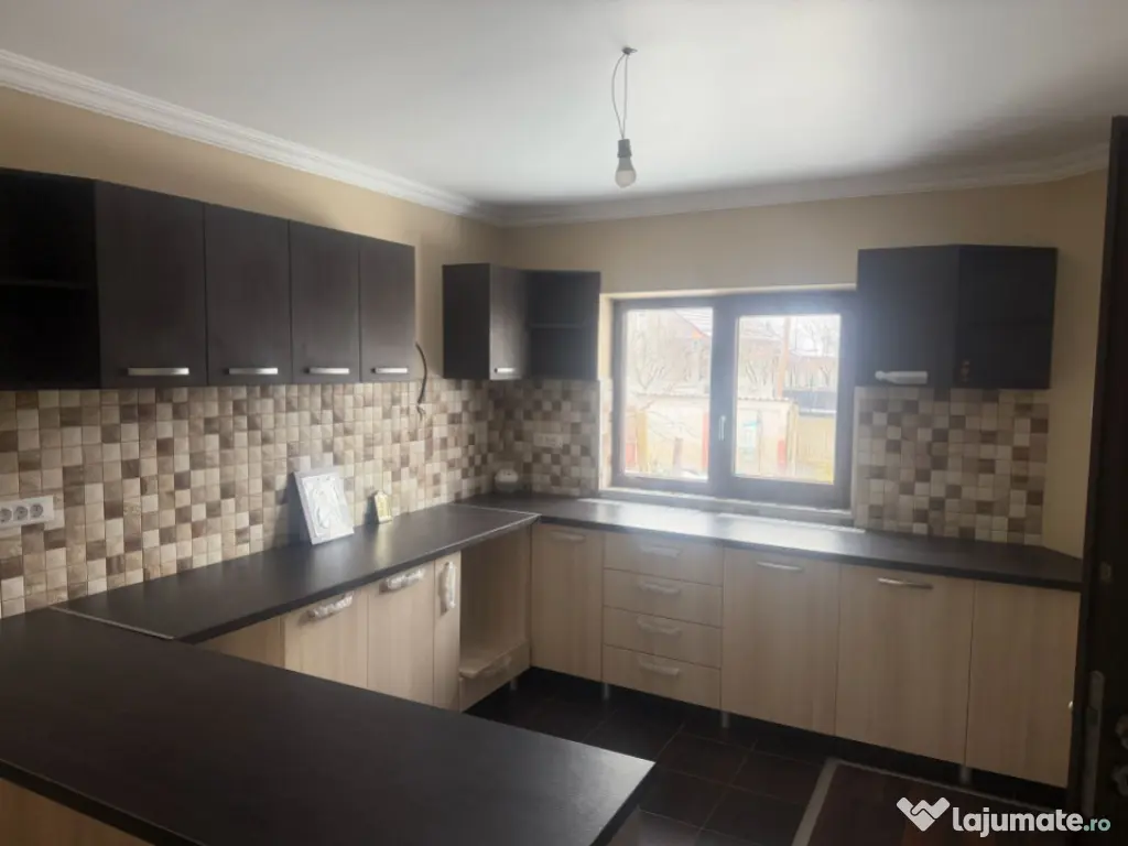 Casa S+P+1, 280 mp utili, 2000 mp teren, zona Podari