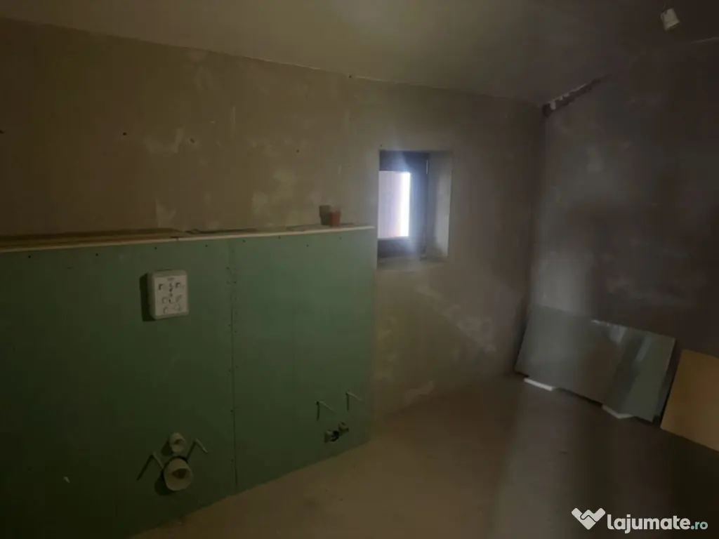 Casa S+P+1, 280 mp utili, 2000 mp teren, zona Podari