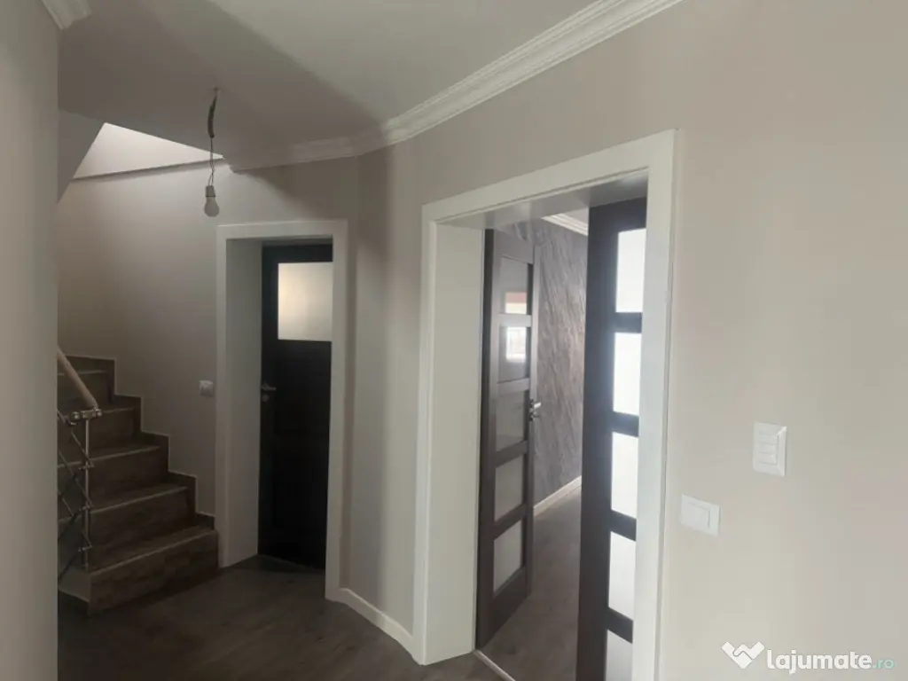 Casa S+P+1, 280 mp utili, 2000 mp teren, zona Podari