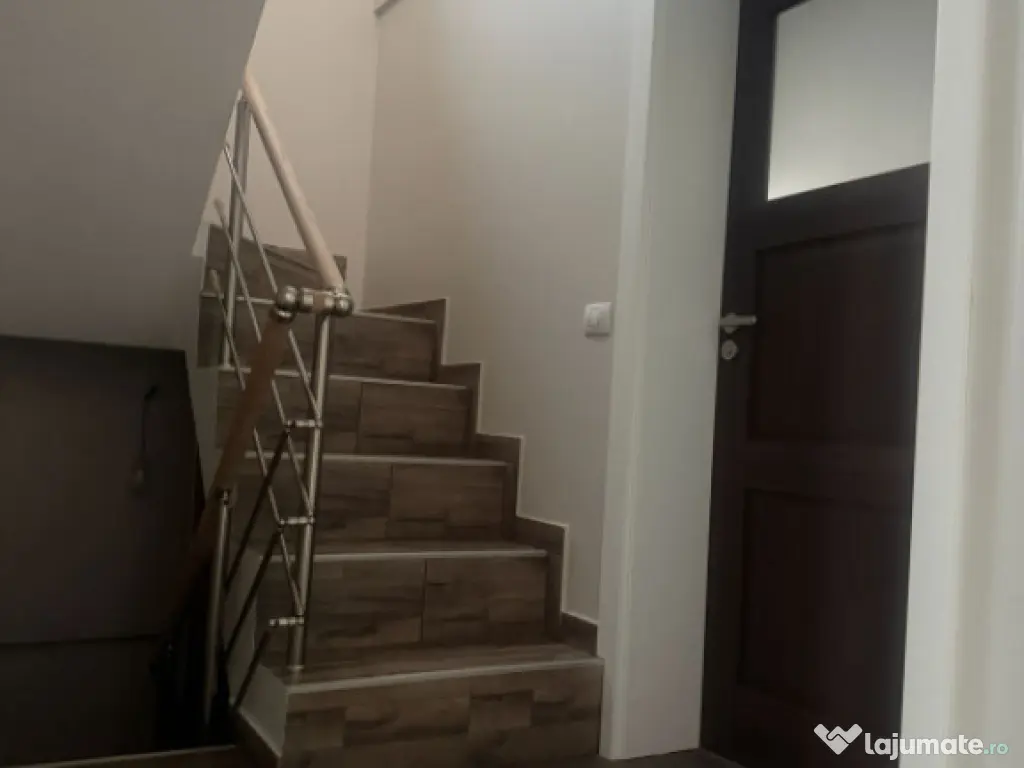 Casa S+P+1, 280 mp utili, 2000 mp teren, zona Podari