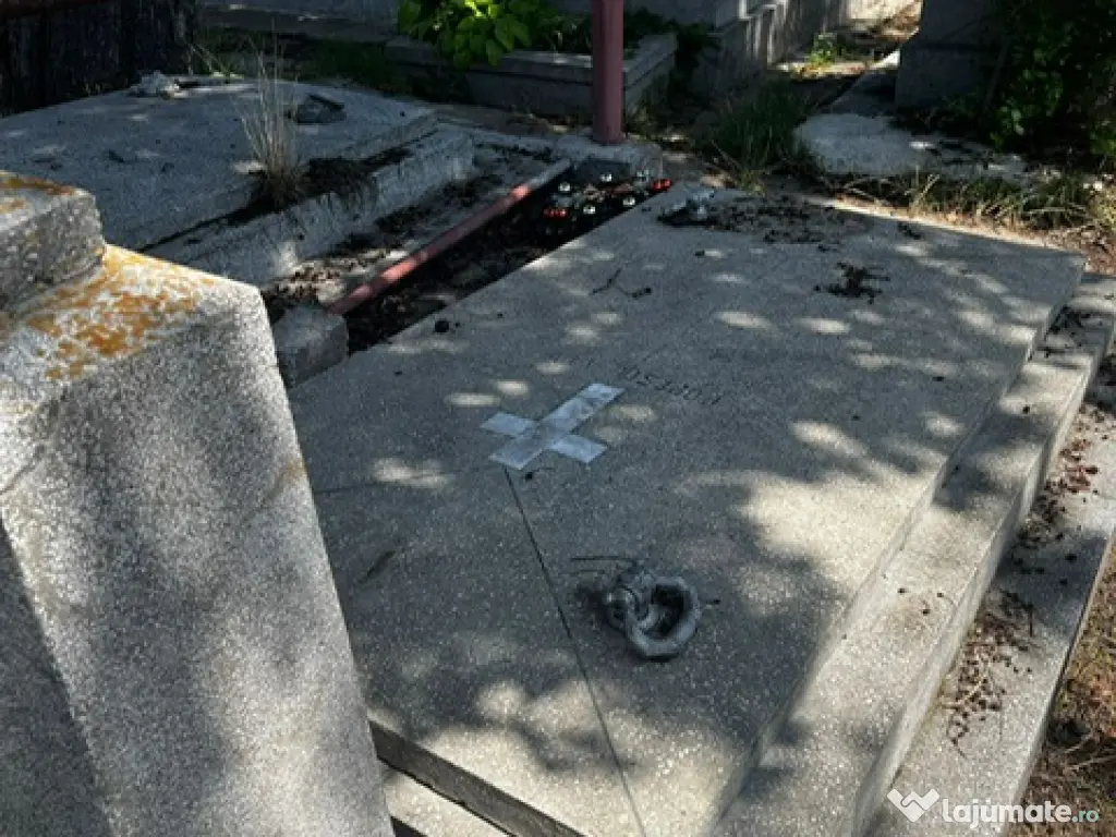 CAVOU 2 LOCURI CIMITIRUL ETERNITATEA 