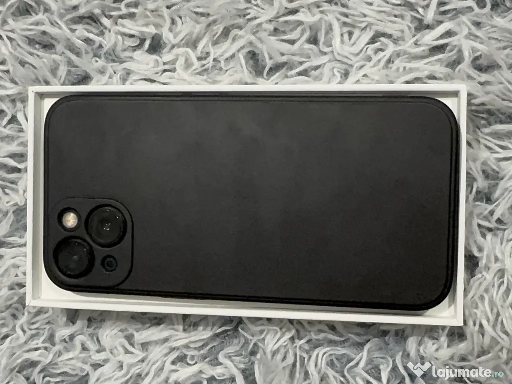 Se oferă spre vânzare telefon mobil model iPhone 13 