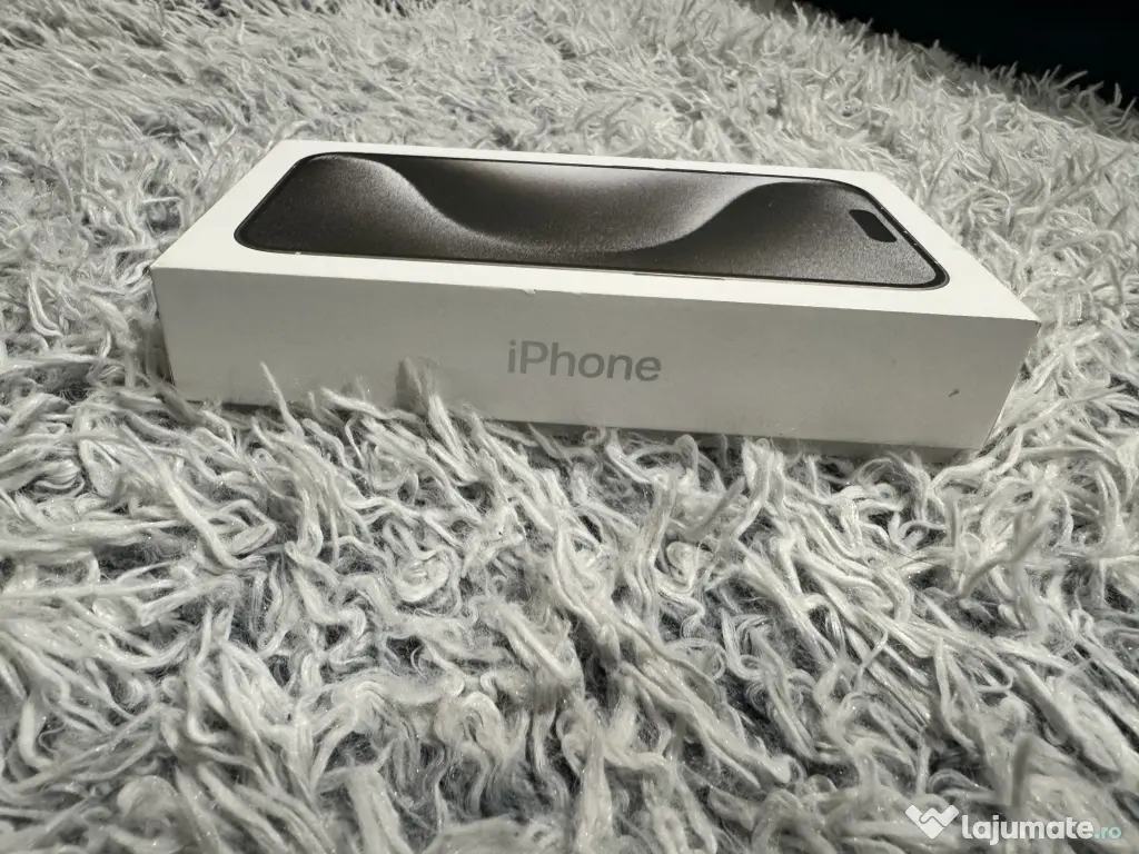 Se oferă spre vânzare telefon mobil model iPhone 13 