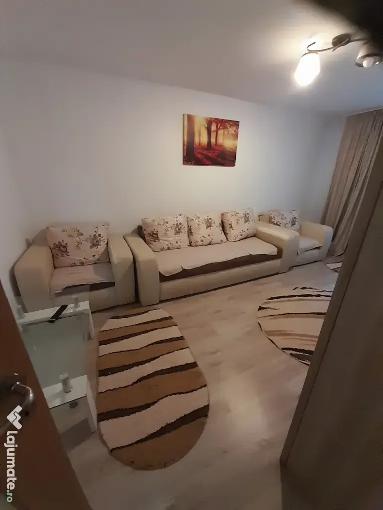 Închiriez apartament 3 camere