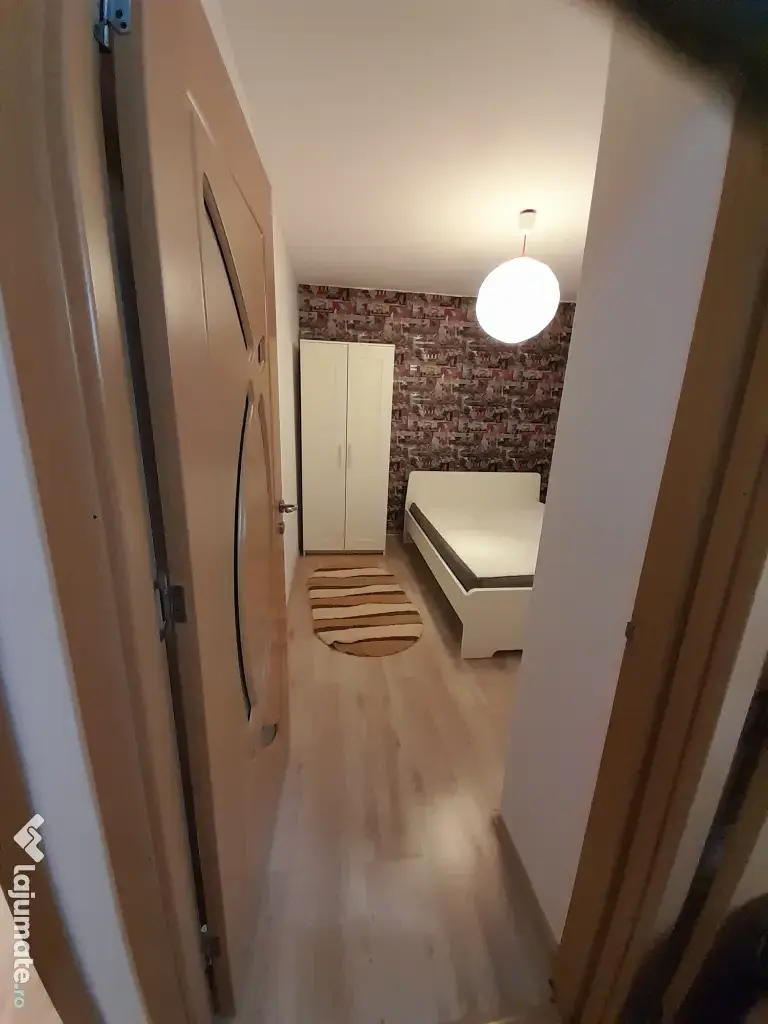 Închiriez apartament 3 camere