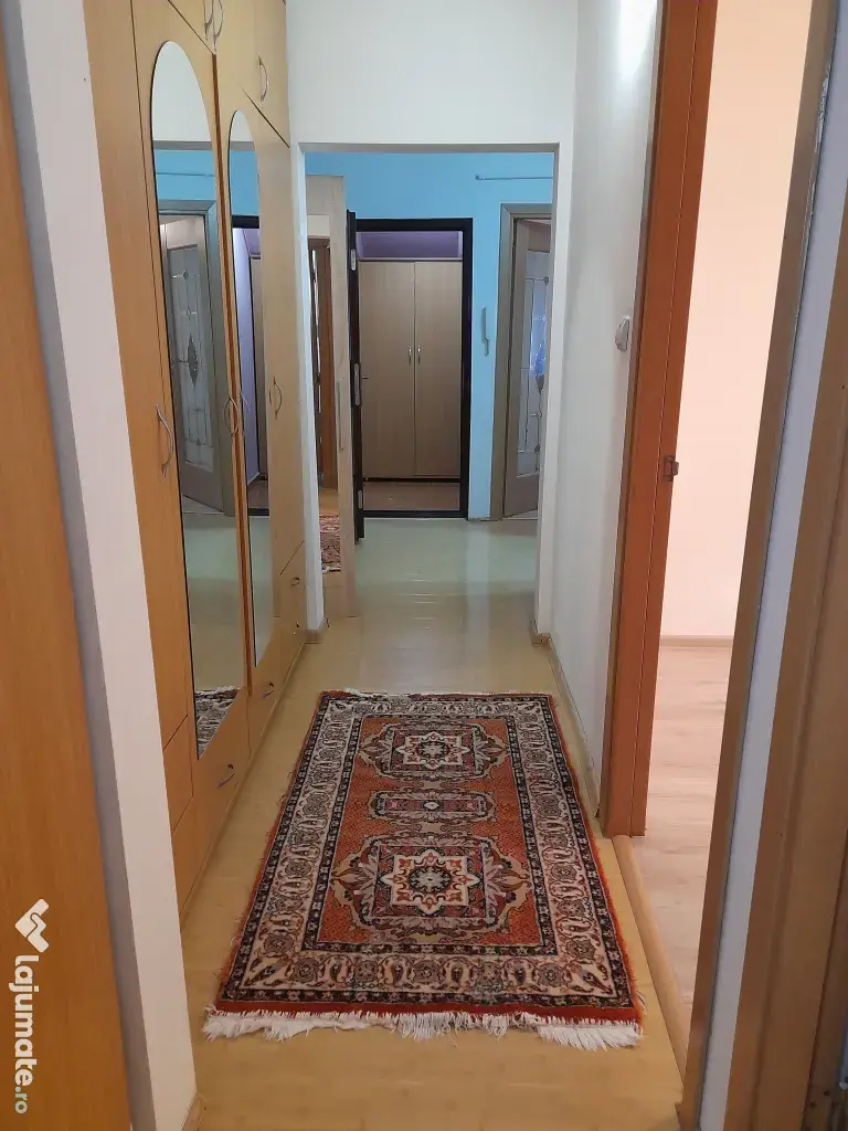Închiriez apartament 3 camere