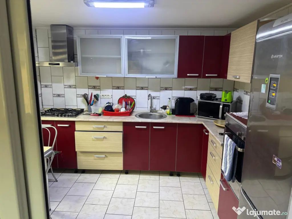 Inchiriez casa cu curte 