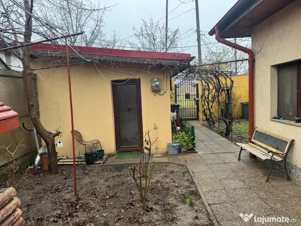 Inchiriez casa cu curte 