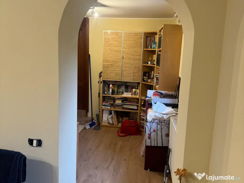 Inchiriez casa cu curte 