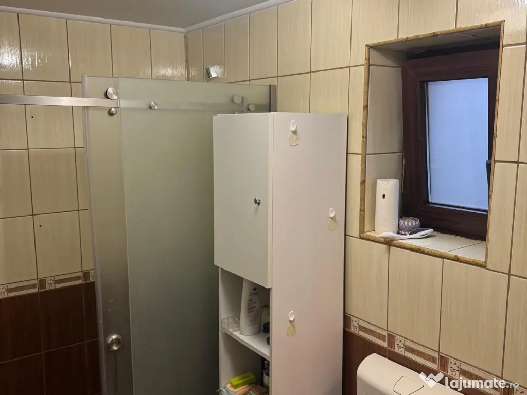 Inchiriez casa cu curte 