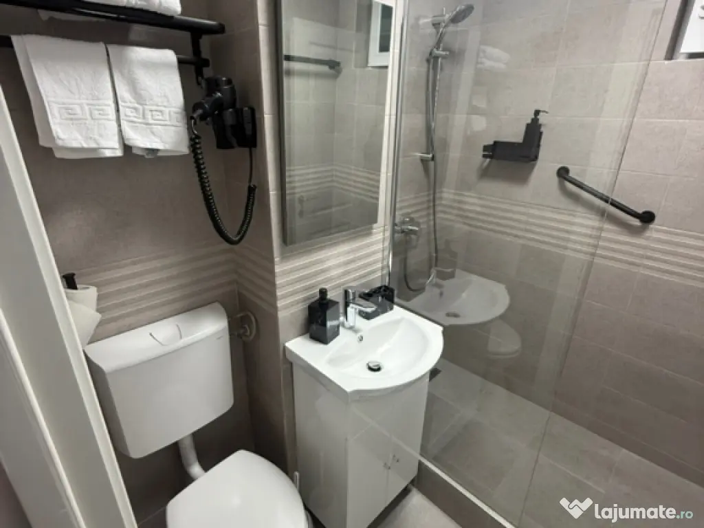 Închiriez garsonieră în regim hotelier în Roman