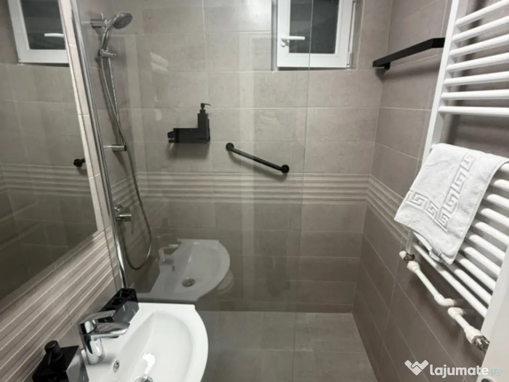 Închiriez garsonieră în regim hotelier în Roman