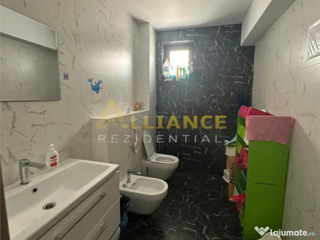 Casa individuala 8 camere, 3 bai - 300 mp Teren, Metrou Dimi