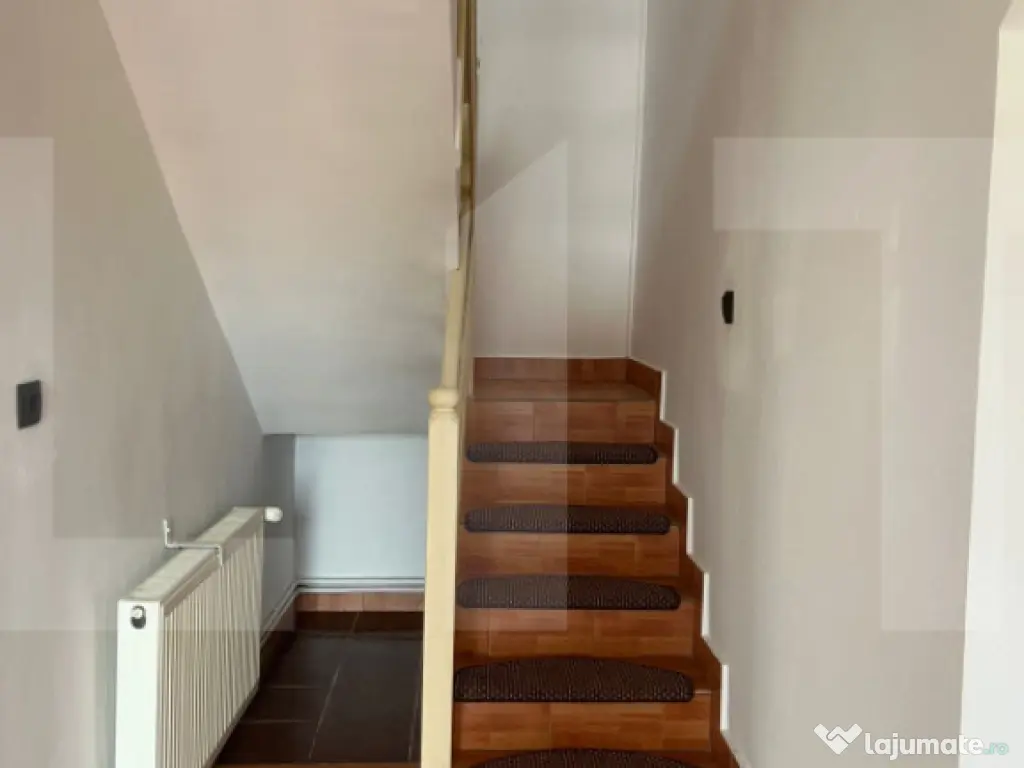 Casa de vanzare, 158 mp, zona Ronat