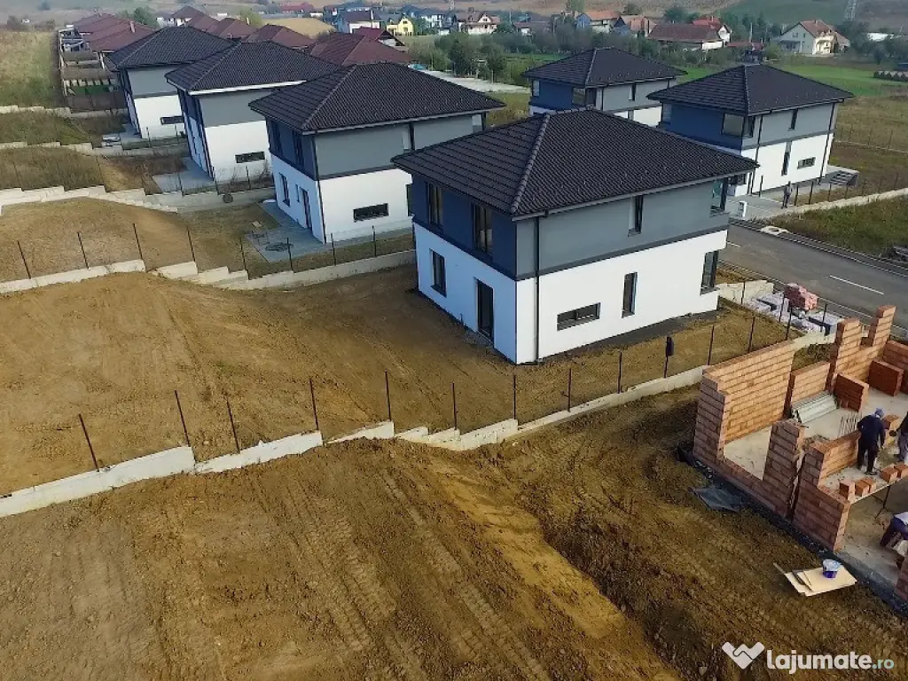 Casa cu 5 camere de vânzare in Corusu 