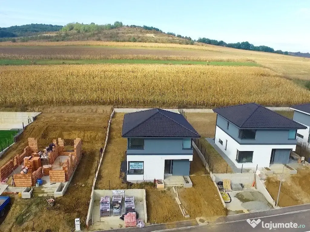 Casa cu 5 camere de vânzare in Corusu 