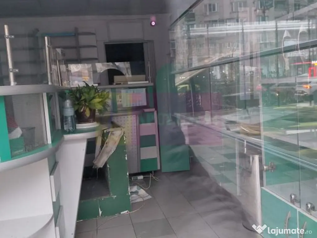 Vanzare spatiu comercial in zona Decebal