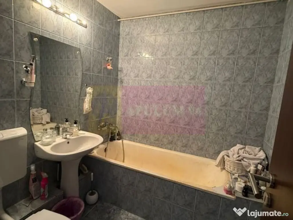 Apartament 3 camere LUX 85mp + loc parcare Cal. Calarasilor 