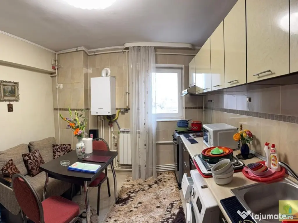 Casa de Cultura, decomandat, 2 camere, 61mp, gaze, mobilat 