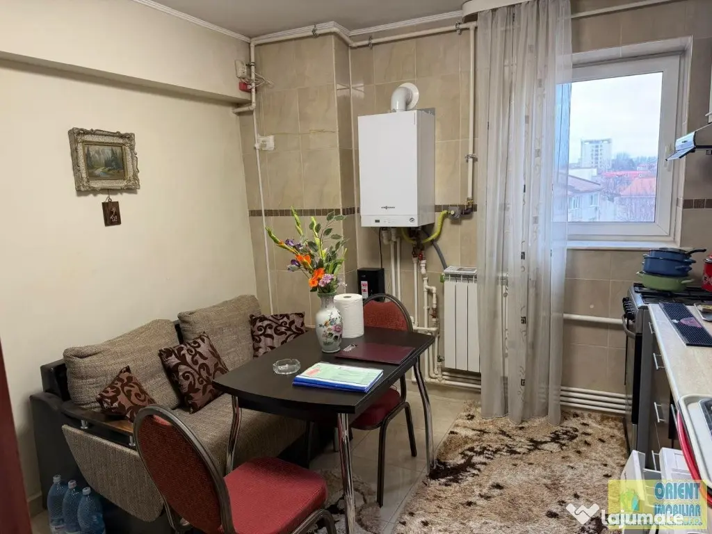 Casa de Cultura, decomandat, 2 camere, 61mp, gaze, mobilat 