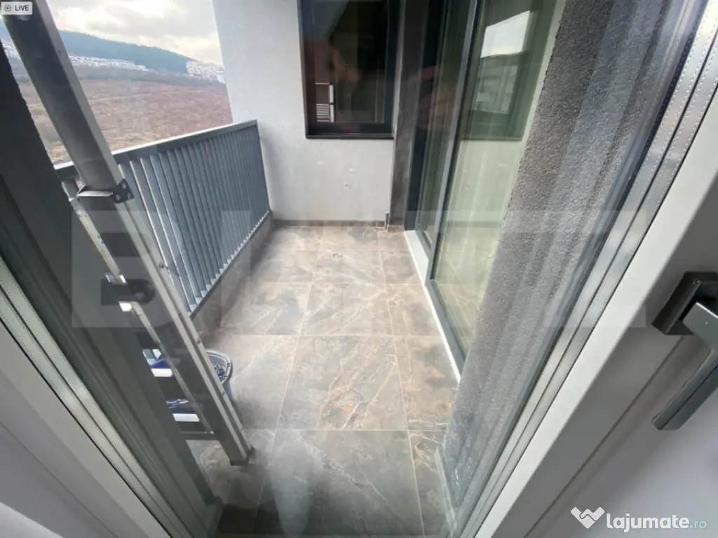 Apartament 2 camere, ultrafinisat, la cheie, etaj intermedia 