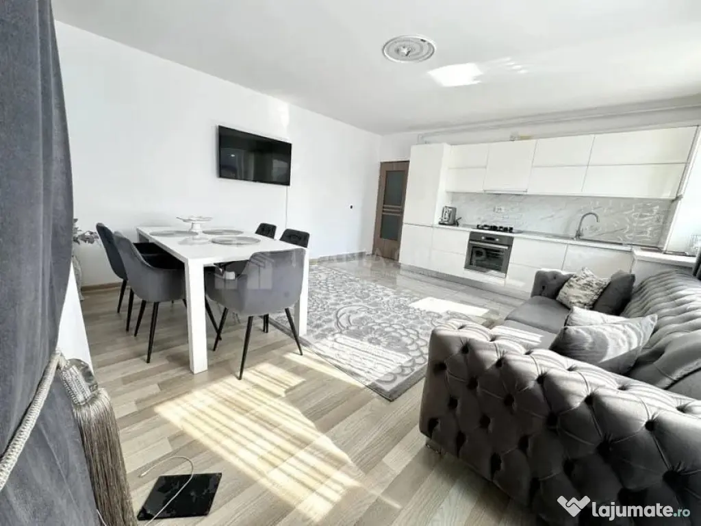 Apartament de 3 camere zona TRACTORUL