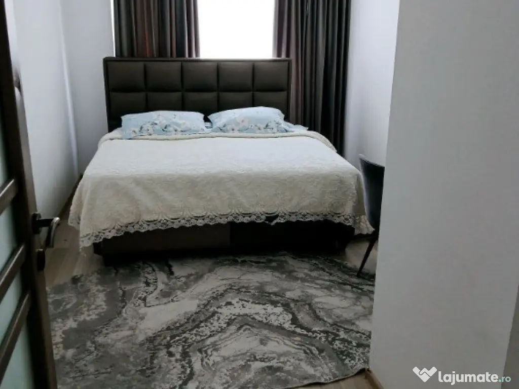 Apartament de 3 camere zona TRACTORUL