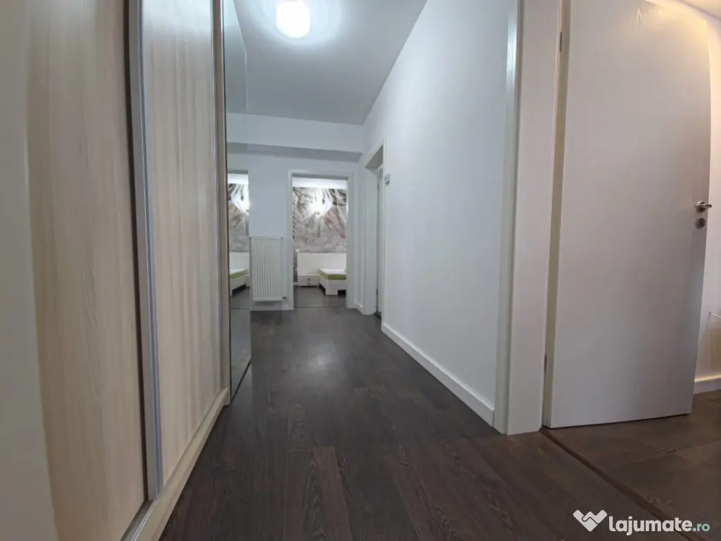 Centru Neversea apartament 3 camere decomandat vedere mare