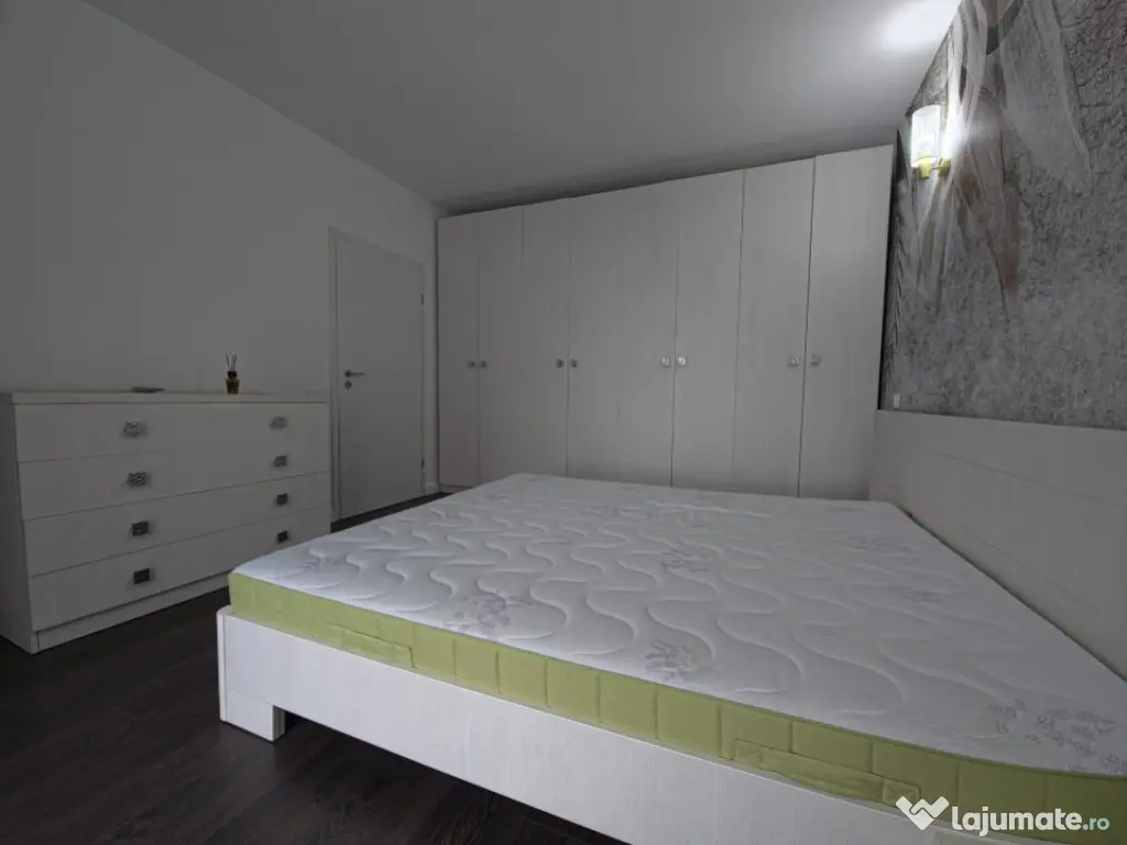 Centru Neversea apartament 3 camere decomandat vedere mare