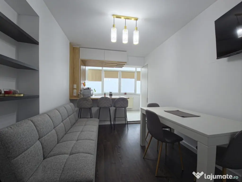 Centru Neversea apartament 3 camere decomandat vedere mare