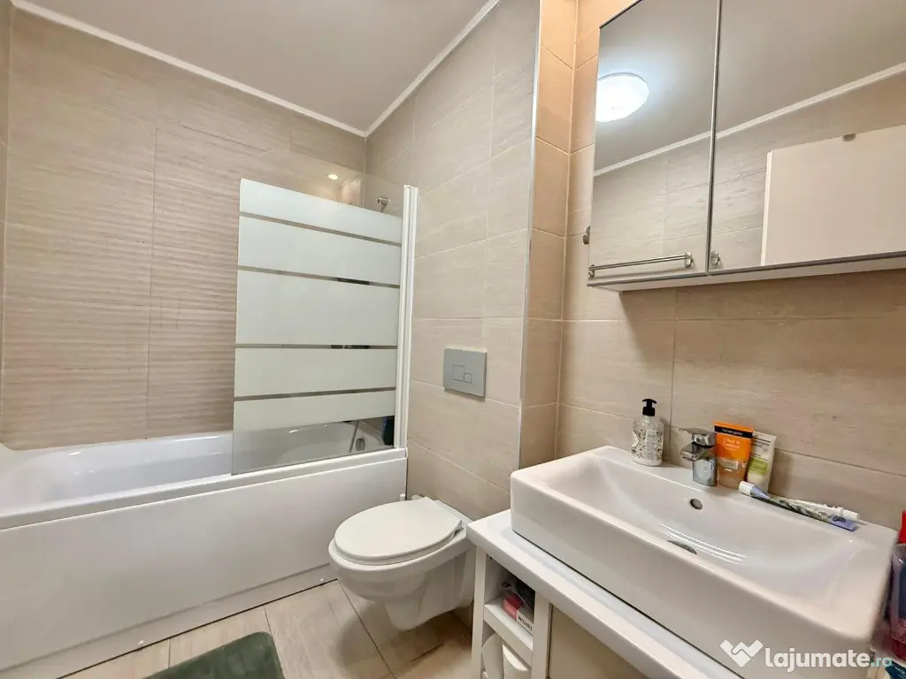 COSMOPOLIS - Apartament 3 camere spatios, vedere piscina 