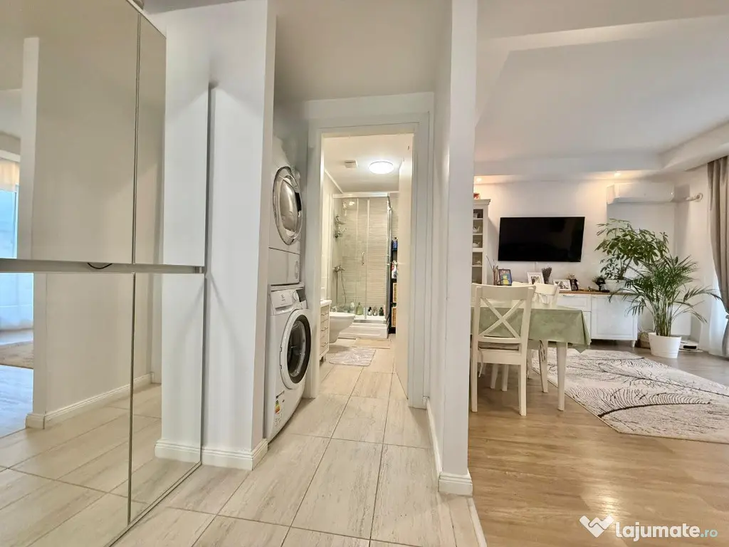 COSMOPOLIS - Apartament 3 camere spatios, vedere piscina 