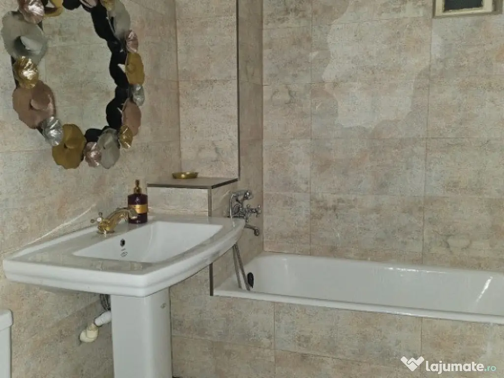 Ap 3 cam ultracentral, langa BCR, 146000 EURO 