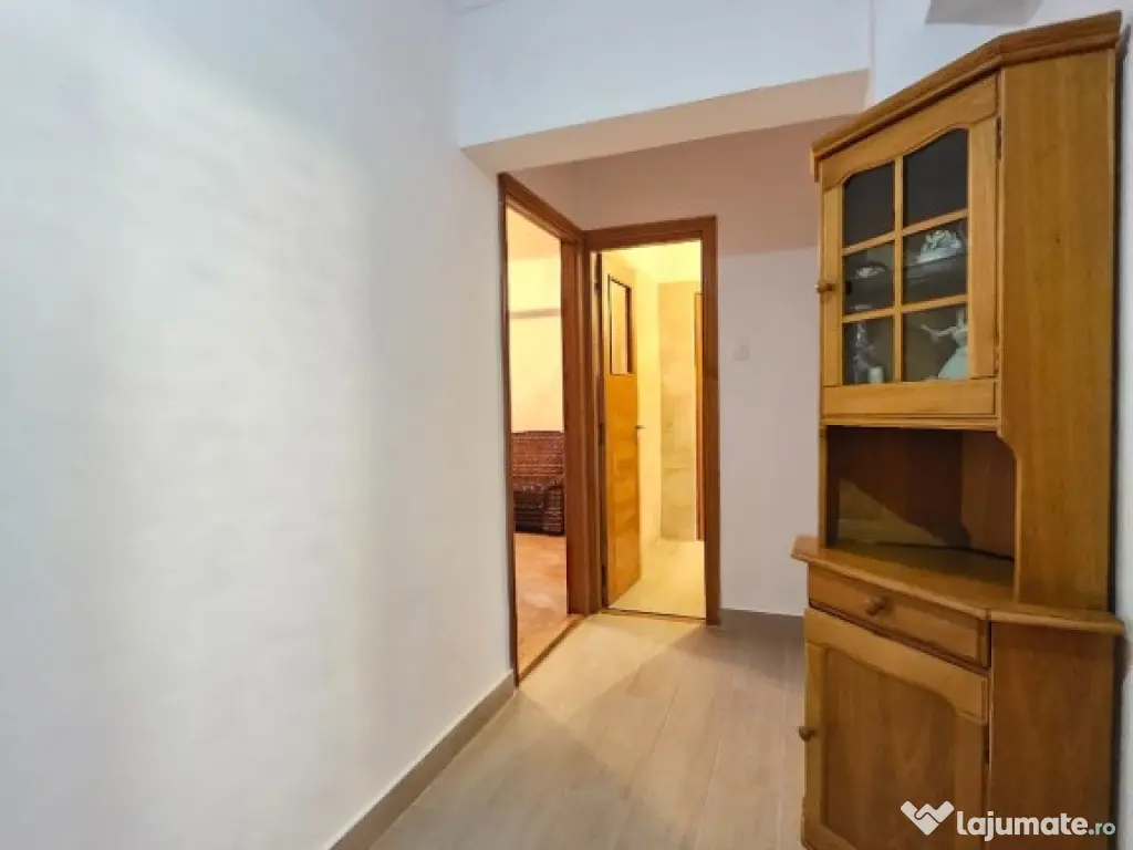 Ap 3 cam ultracentral, langa BCR, 146000 EURO 