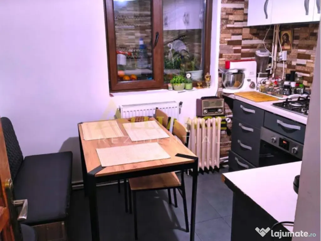 {Aparatorii Patriei} Apartament 3 camere, decomandat - etaj 