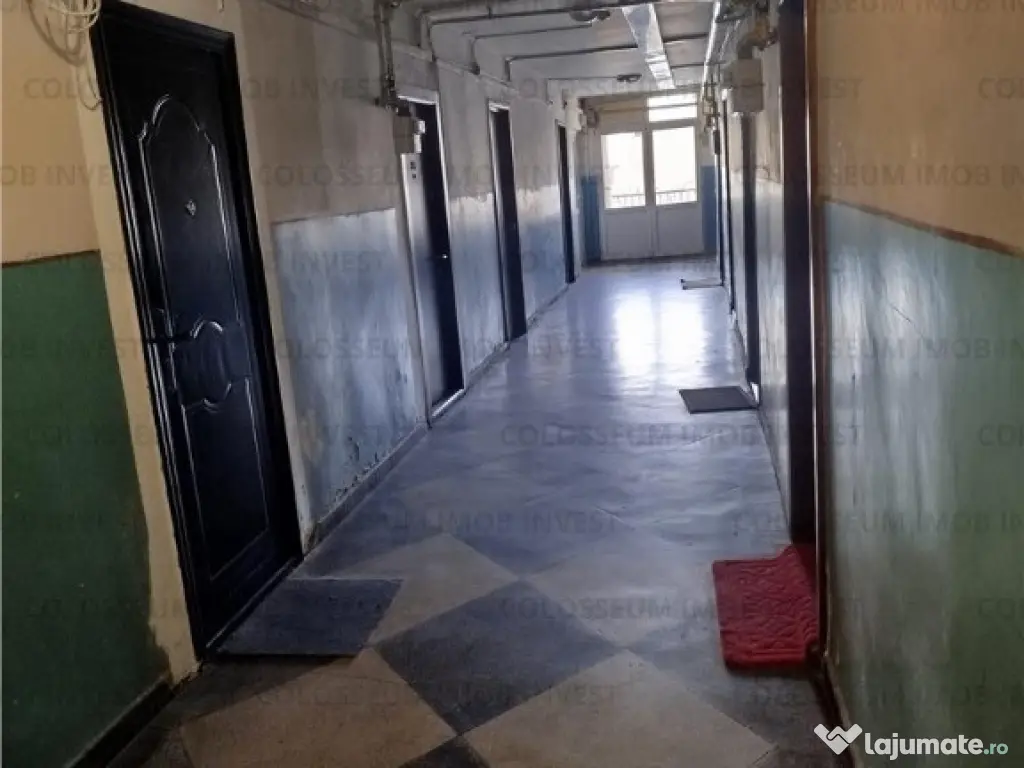 COLOSSEUM; Camera cu baie mobilata utilata Astra 