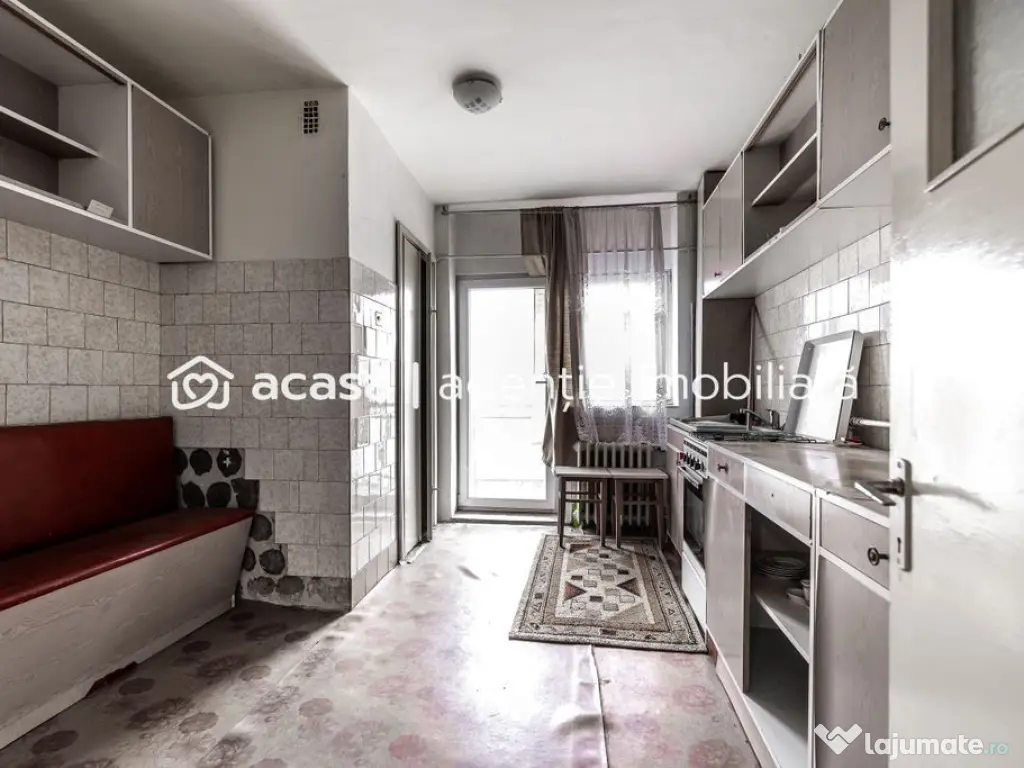 Apartament spatios in centrul orasului Chisineu Cris 