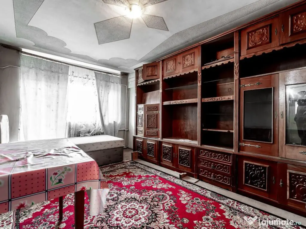 Apartament spatios in centrul orasului Chisineu Cris 