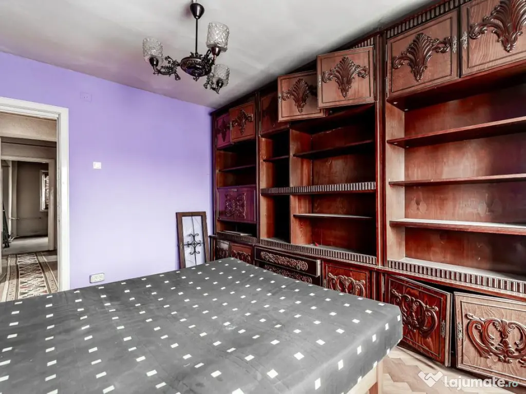 Apartament spatios in centrul orasului Chisineu Cris 