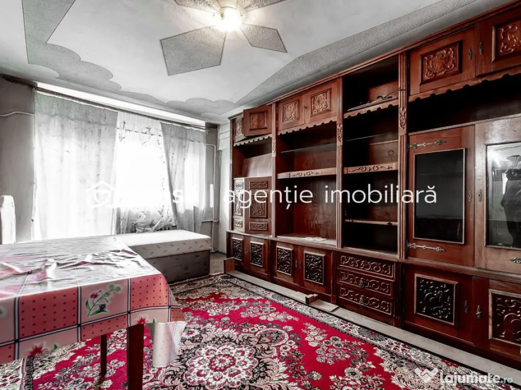 Apartament spatios in centrul orasului Chisineu Cris