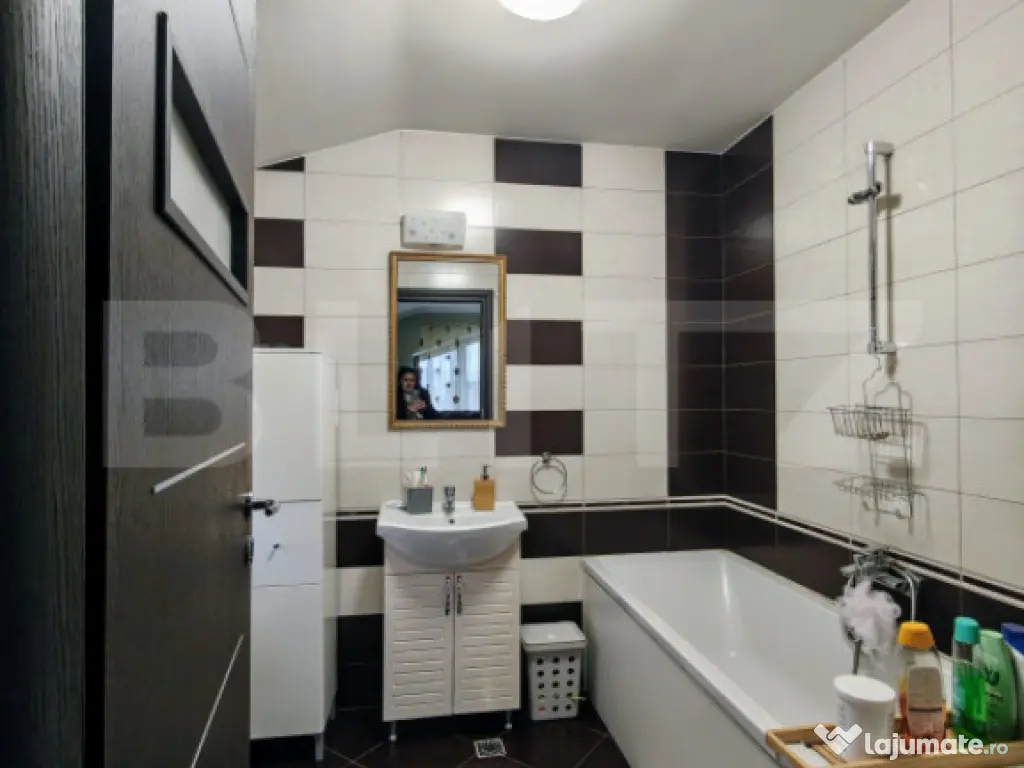 Casă spațioasă de vânzare în zona Rompetrol-Bistrita 