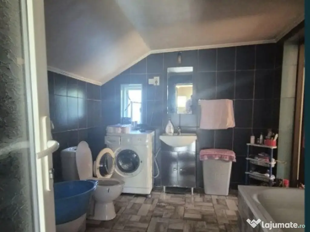 Casă de vânzare în comuna Băiculesti. sat Tutana, judet Arges 