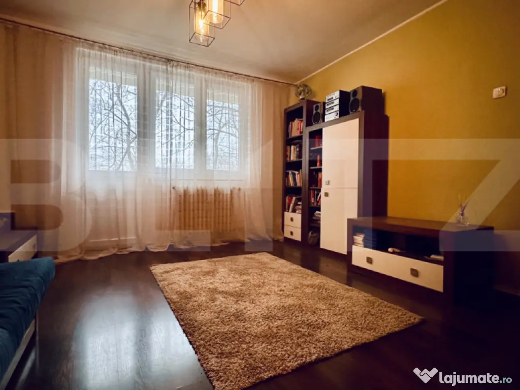 Apartament 4 camere, 2 bai, decebal, etaj intermediar 