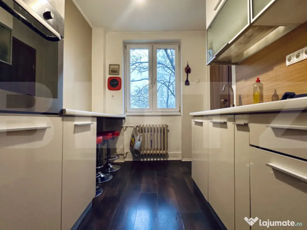 Apartament 4 camere, 2 bai, decebal, etaj intermediar 