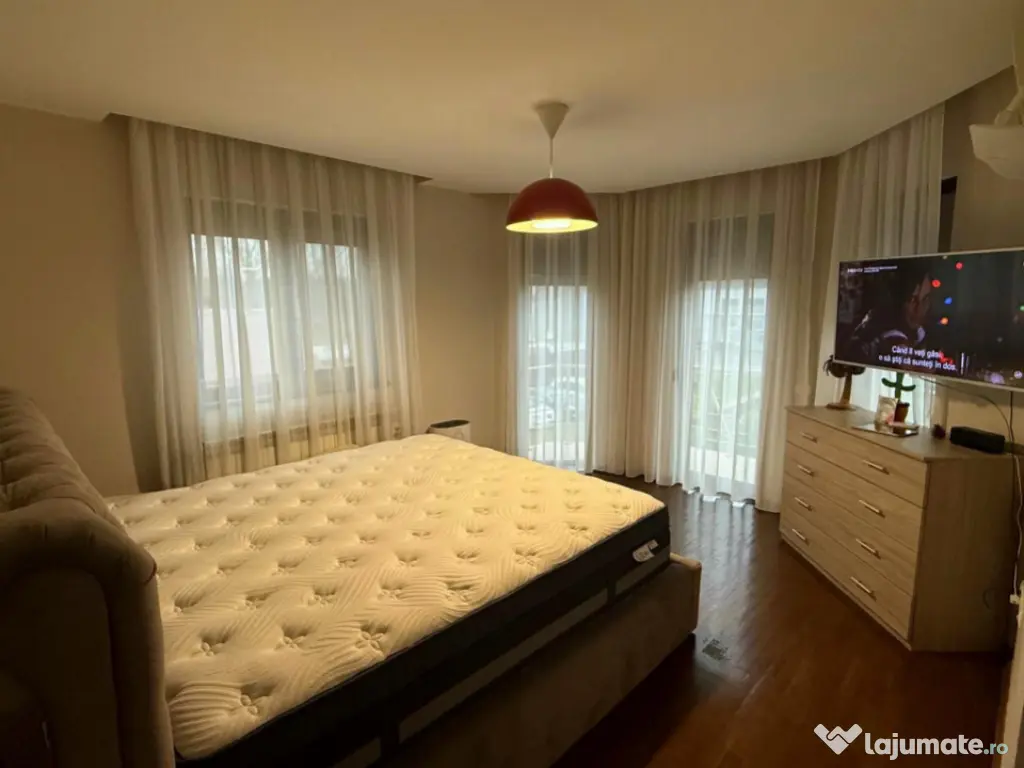 Vilă exclusivistă cu livadă privată și jacuzzi exterior 