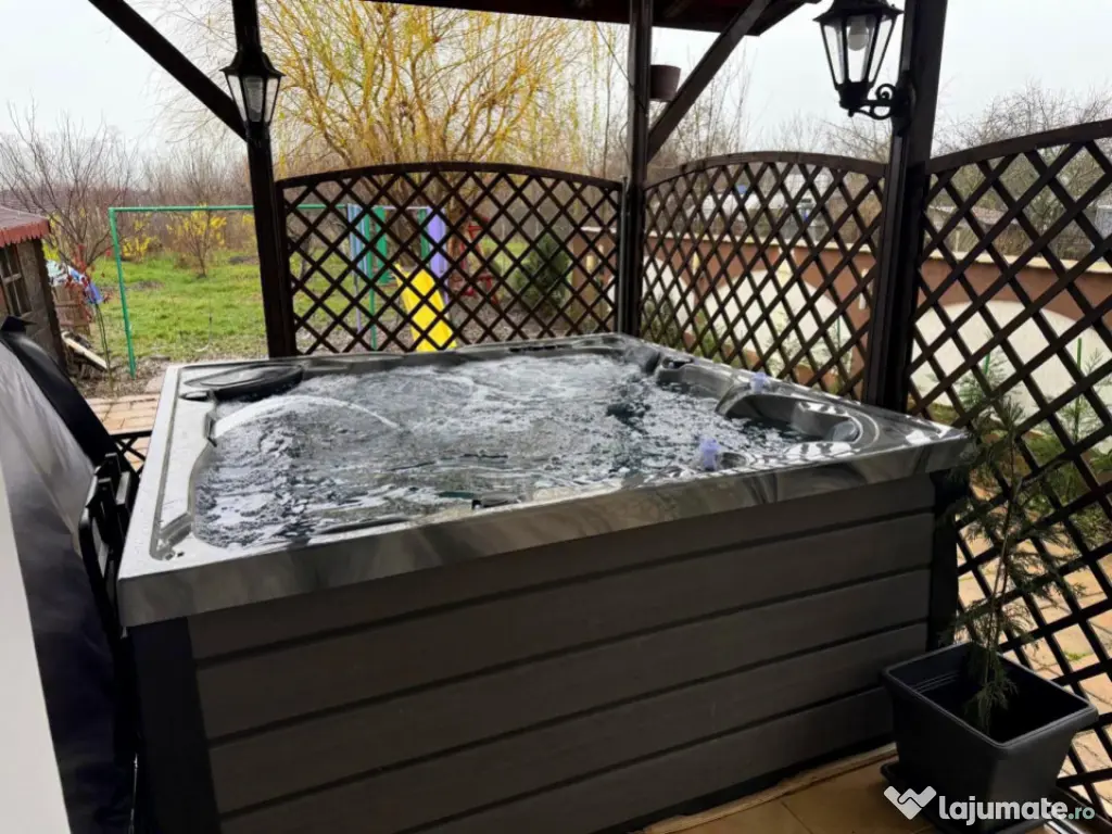 Vilă exclusivistă cu livadă privată și jacuzzi exterior 
