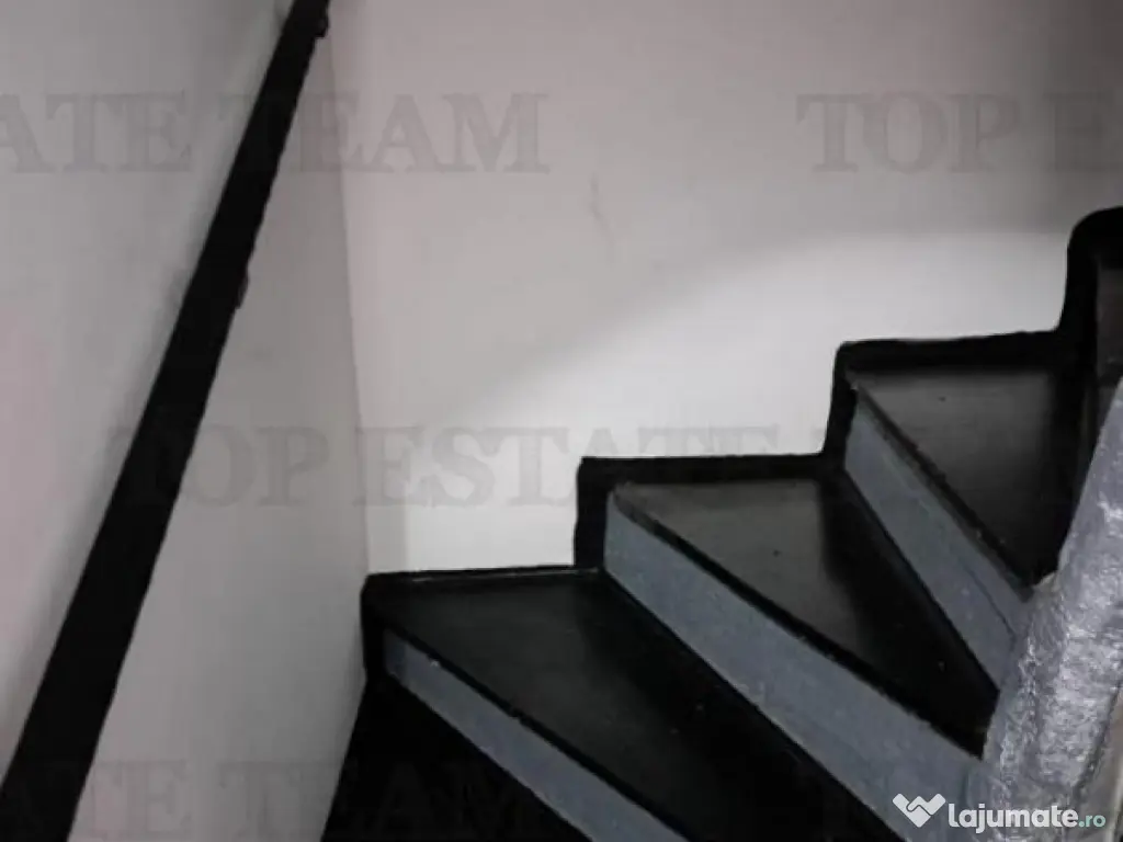 Apartament 2 camere compartimentat parter si demisol, zona 