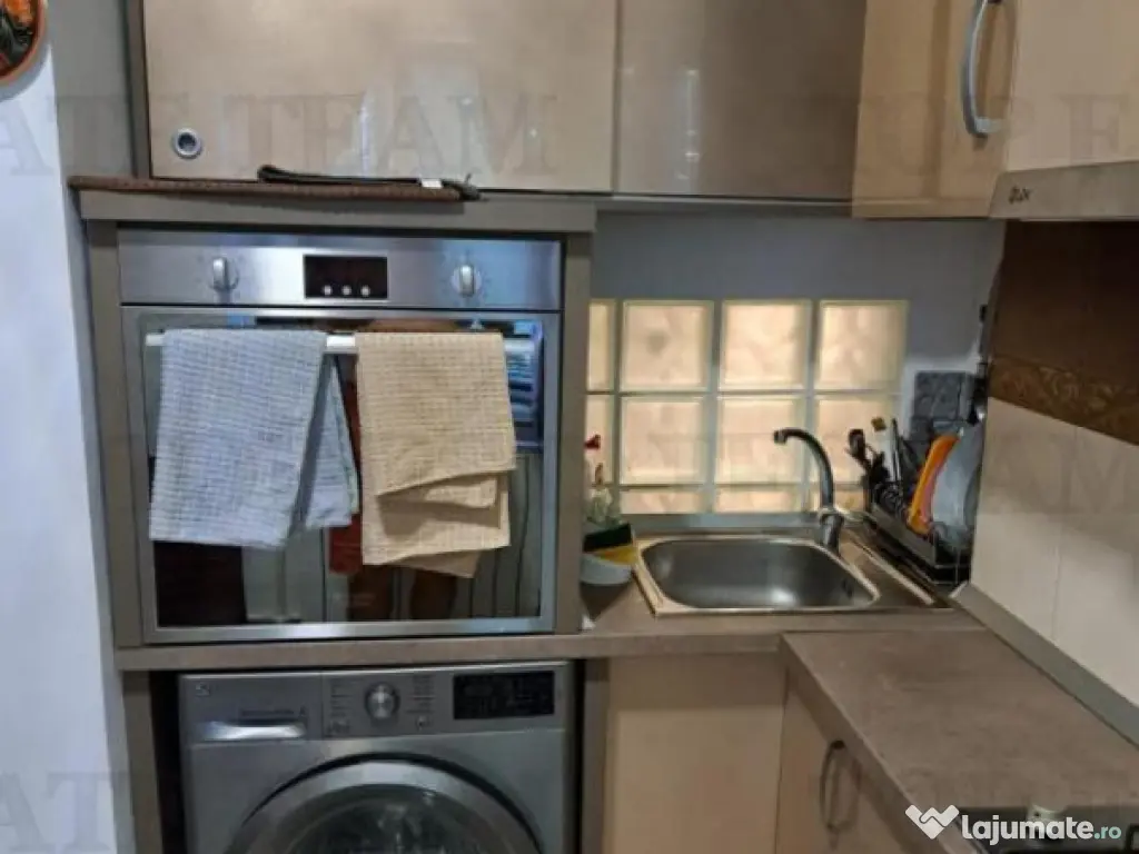 Apartament 2 camere compartimentat parter si demisol, zona 