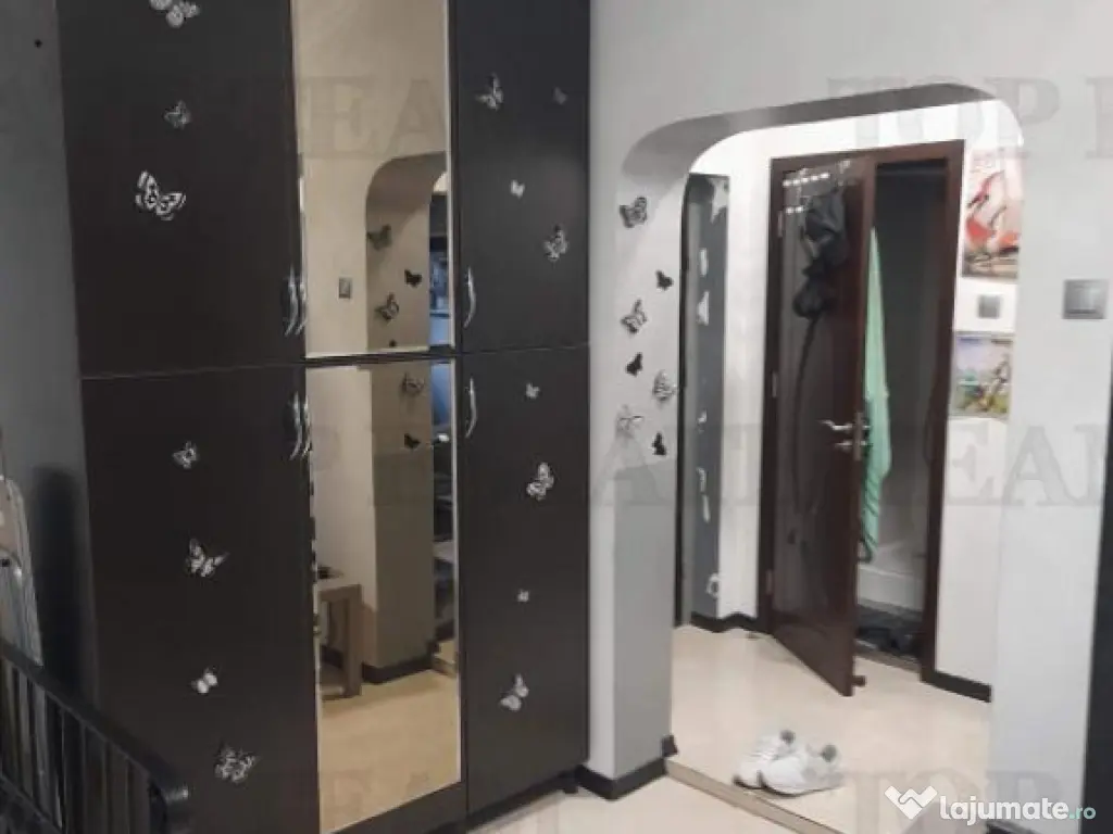 Apartament 2 camere compartimentat parter si demisol, zona 