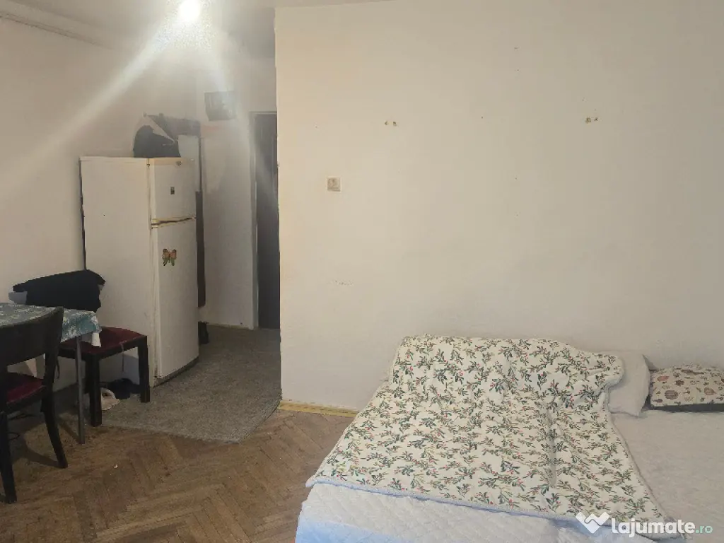 Vand garsoniera in Deva, zona Dacia, etaj 1, mobilata 